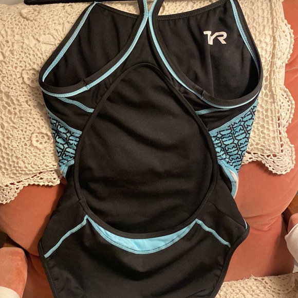 TYR Durafast Elite® Reversible Women's Diamondfit Swimsuit - Hexa - Picture 4 of 6